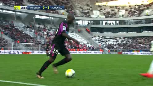 足球评论员兼作家，退役后的克拉默已在创作个人第二部小说（克拉默退役后身兼足球评论员与作家，正着手创作第二部小说）