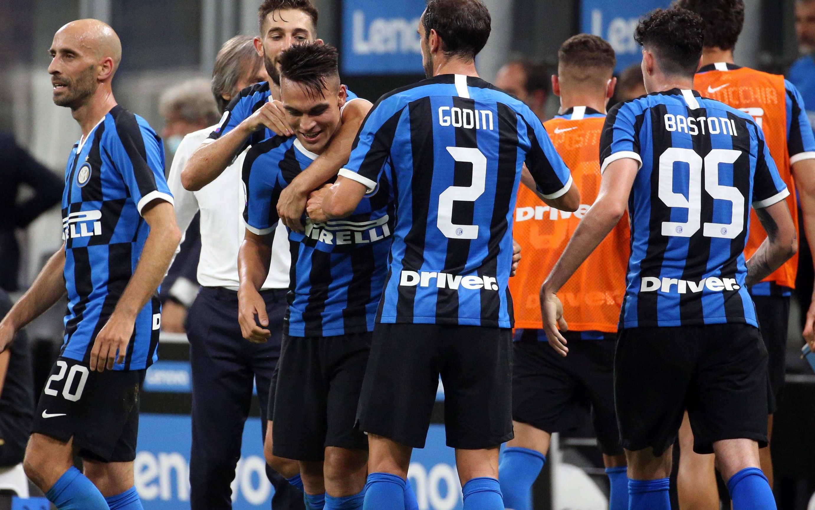 她在轮椅上“投中”梦想（轮椅上的她，投进了梦想）