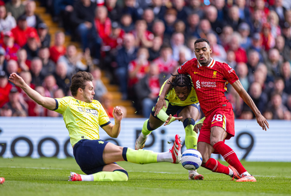 梦回巅峰！克莱上半场一分未得，下半场投进6记三分轰23分（克莱半场挂零，下半场飙进6记三分独砍23分）