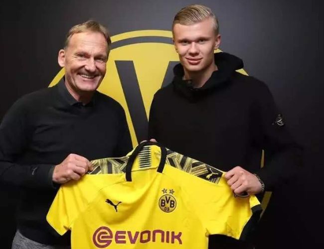 记者：为备战世界杯将继续留在墨超，J罗正与美洲狮队谈判