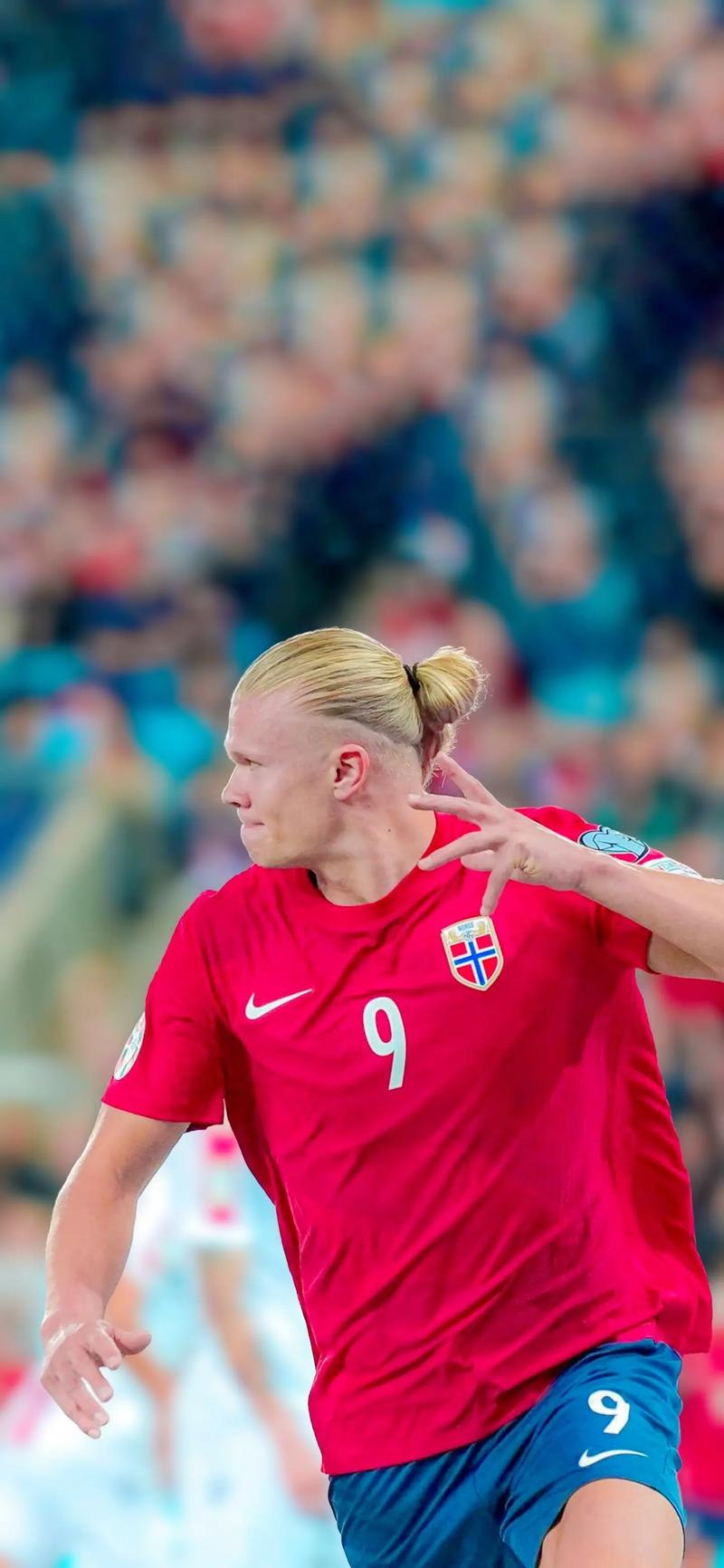 杨明洋：结局虽留遗憾，但这仍是一个无比精彩的赛季（杨明洋：收官留憾，赛季依旧精彩绝伦）