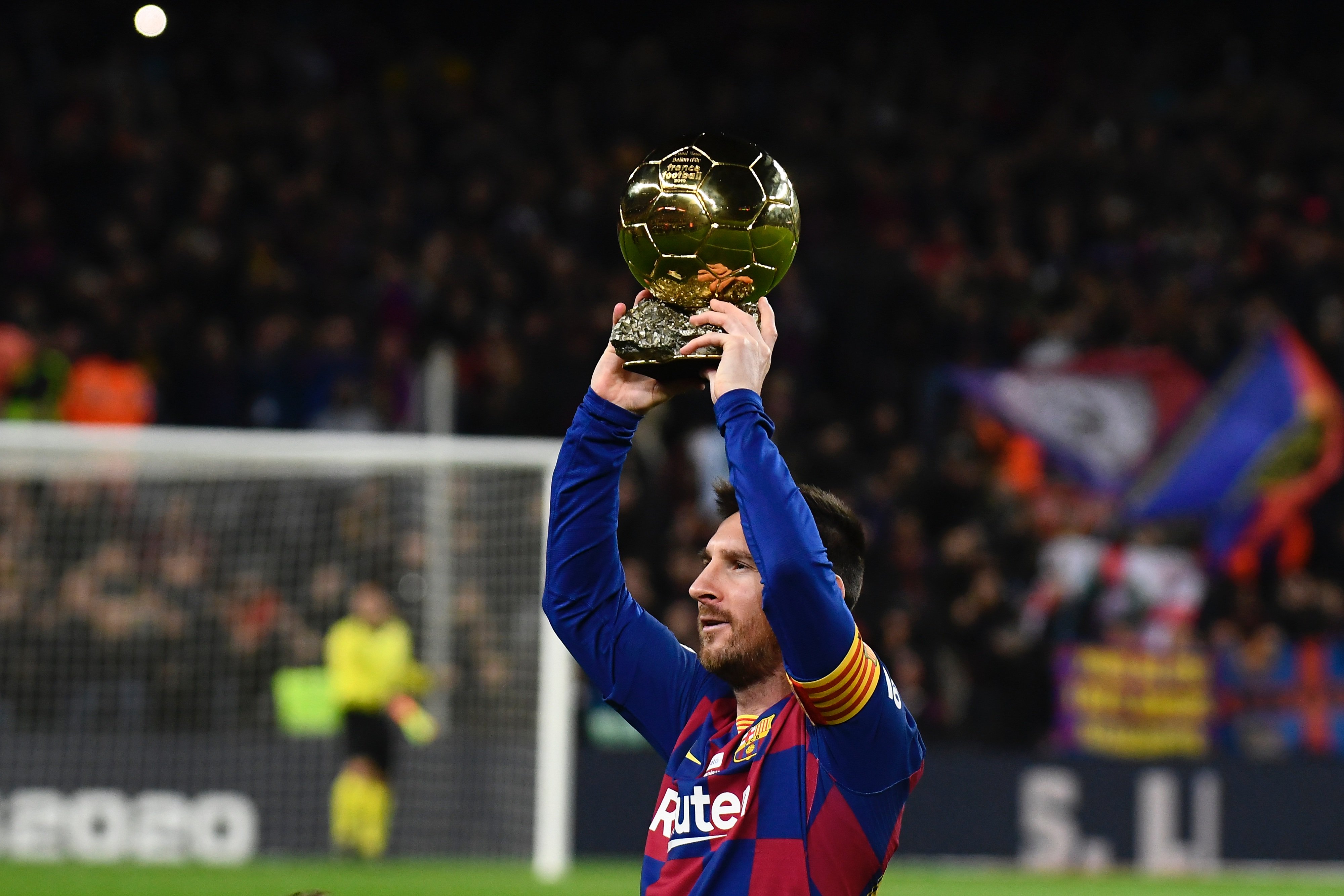 雷迪克盛赞艾顿防守端表现：他能做很多事情，甚至能换防马克西