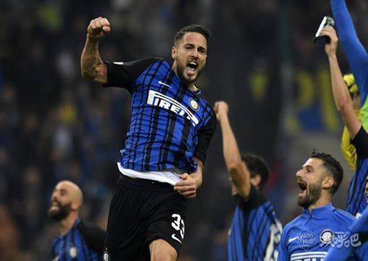 拉卡泽特回到酋长球场，观看并解说枪手对阵拜仁的比赛