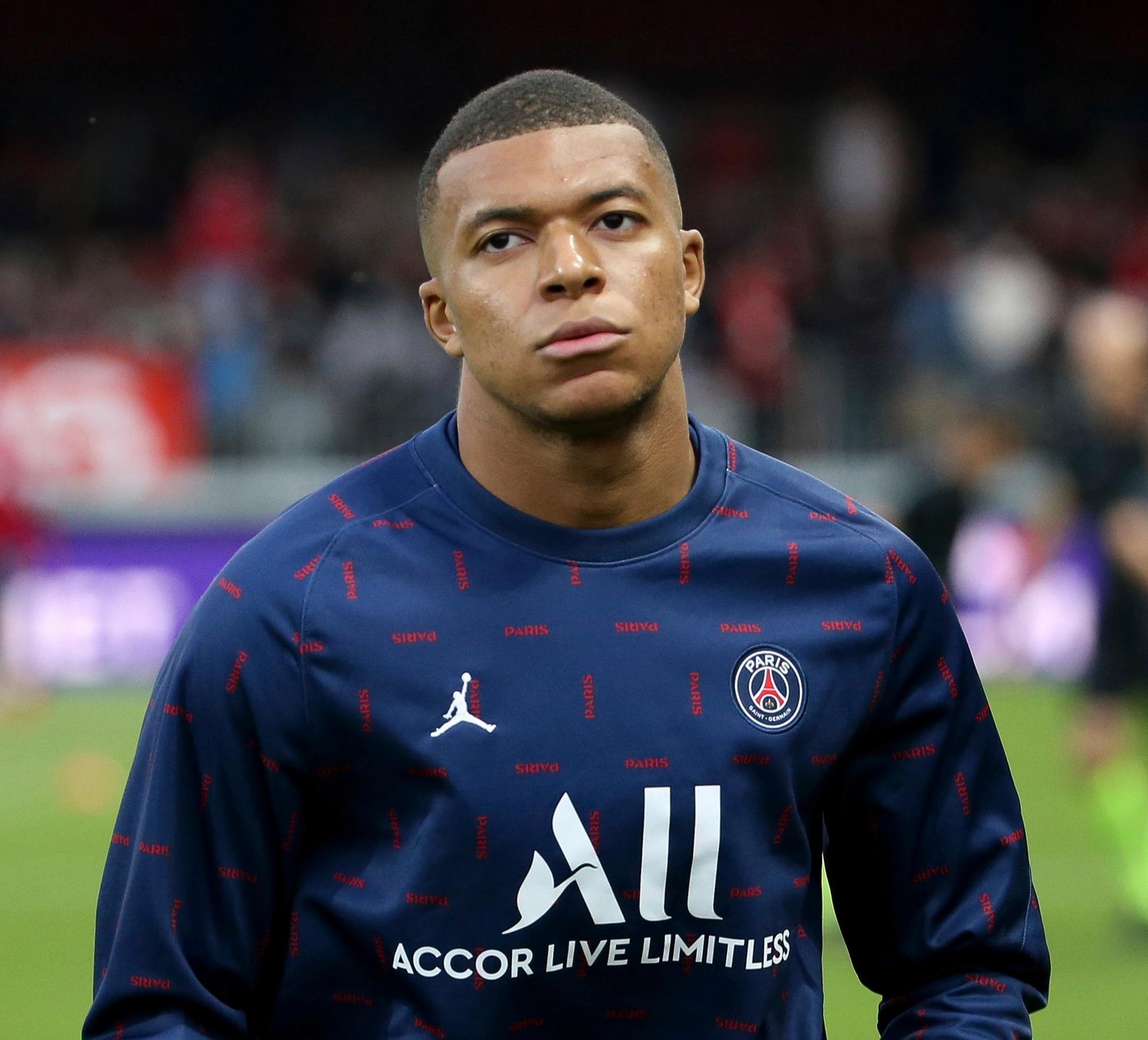 记者：邵佳一执教国足会带着部分在青岛西海岸的助手