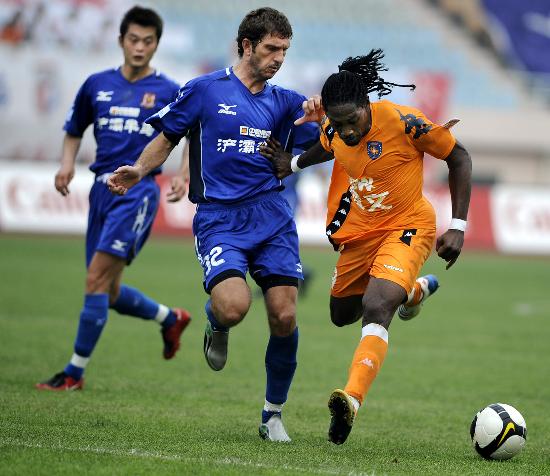 本赛季俱乐部双人组进球榜：凯恩+迪亚斯37球高居第一（俱乐部本季双人进球榜：凯恩与迪亚斯以37球领跑）