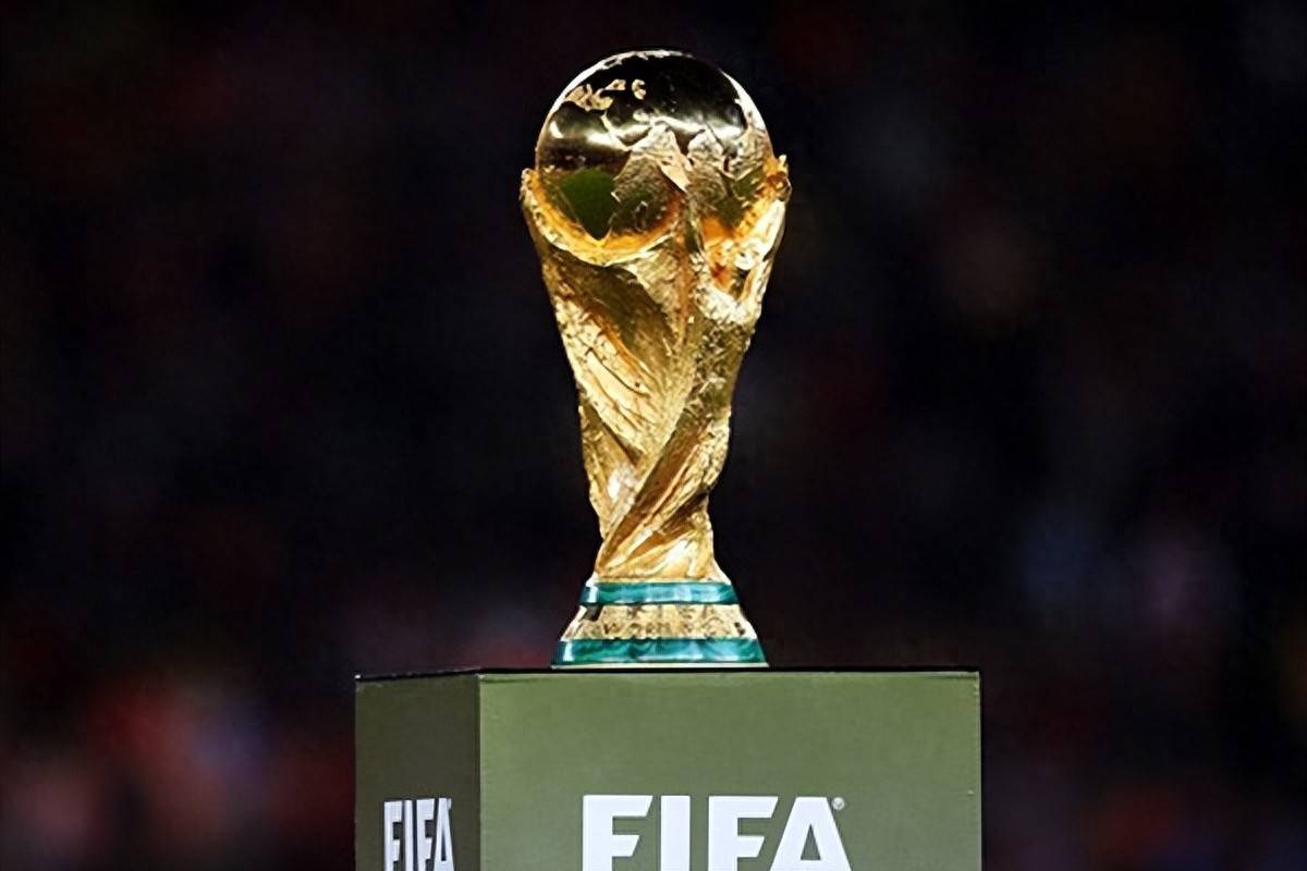 西甲裁判罚下昔日名哨，后者曾执法当年的米兰利物浦欧冠决赛