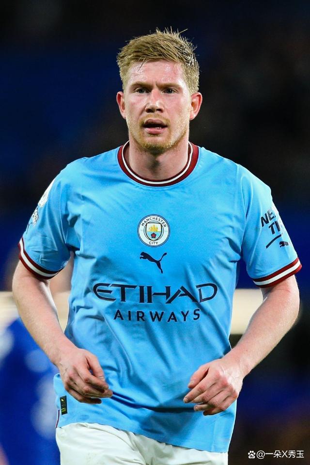 泰州举办“苏超泰州英雄大会”，市民夹道欢迎泰州队将士凯旋（泰州举办苏超英雄盛会 市民夹道热迎泰州队凯旋）